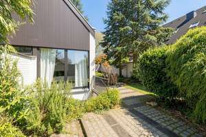 Exklusives Reiheneckhaus in Rheinnähe! Stilvolles Wohnen mit Garten in Düsseldorf-Wittlaer! – Die vollständige Adresse der Immobilie erhältst du vom Anbieter., 40489 Wittlaer, Düsseldorf – Vorschaubild 2