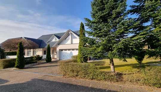 Bild von Exklusives Einfamilienhaus in Wolfsburg – Doppelgarage, Waldrandlage, Garten - Ihr perfektes Zuhause