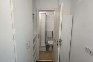 Ab sofort steht ein möbliertes 1-Zimmer Apartment inkl. EBK im 3.OG zur Vermietung! – Hohenzollernstraße 24, 80801 Schwabing-Ost, München – Vorschaubild 5