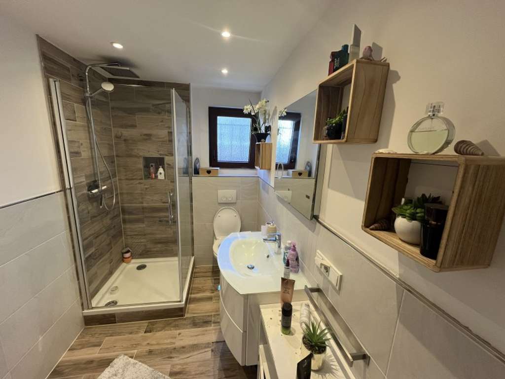 Immobilie in Bad Vilbel - Solide Kapitalanlage: Vermietetes Dreifamilienhaus in gefragter Wohnlage - Bild 2