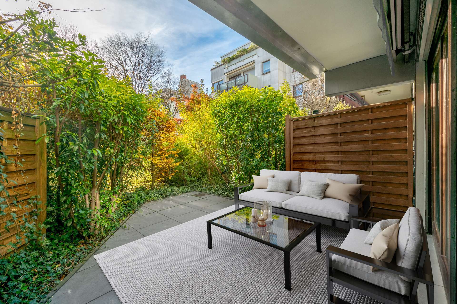 Geschmackvolle Maisonettewohnung mit Terrasse und Balkonen in ruhiger Lage, München – Bild 3