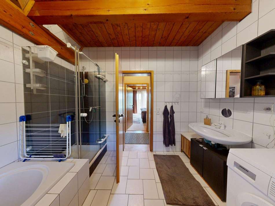 UG Tageslichtbad mit Wanne,...