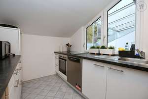 Helle, voll möblierte, großzügige Wohnung mit Balkon in Stuttgart Obertürkheim – Die vollständige Adresse der Immobilie erhältst du vom Anbieter., 70329 Obertürkheim (Ortsteil), Stuttgart – Vorschaubild 3