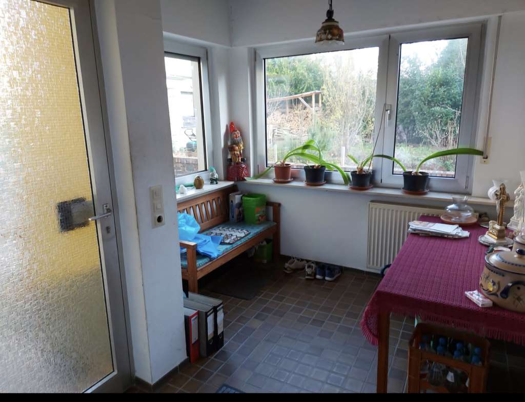 Immobilie in Bornheim - 7-ZIMMERHAUS MIT 3 BÄDERN, 2 GARAGEN UND GROSSEM GARTEN. AUCH ALS MEHRGENERATIONENHAUS NUTZBAR. - Bild 4