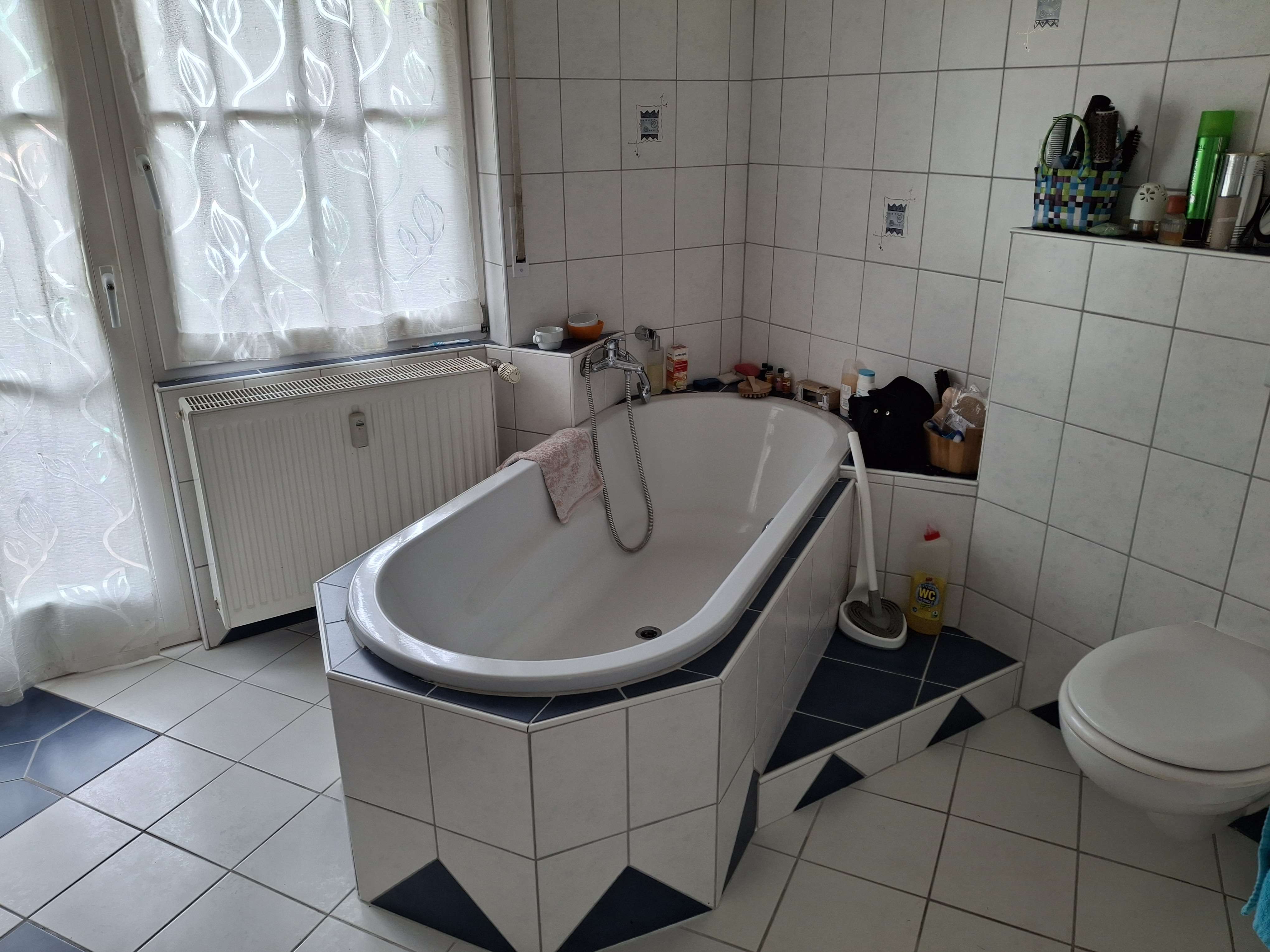 Immobilie in Oberharmersbach - Wohnhaus mit drei Wohneinheiten, ideal für die junge Familie und den Kapitalanleger - Bild 1