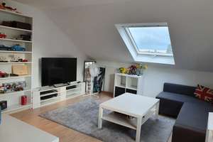 Gepflegte 2-Zimmer-DG-Wohnung mit Balkon und EBK in Heilbronn-Böckingen