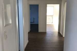 Stilvolle, neuwertige 4-Zimmer-Dachgeschosswohnung mit Einbauküche in München – Die vollständige Adresse der Immobilie erhältst du vom Anbieter., 81929 Daglfing, München – Vorschaubild 9