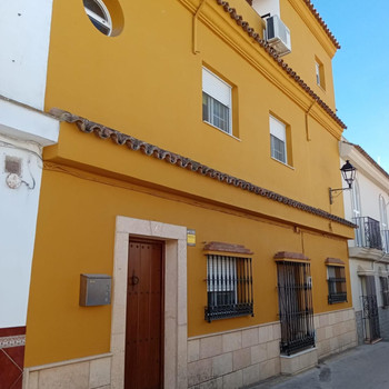 AUSSERGEWÖHNLICHES HAUS IN PATERNA
