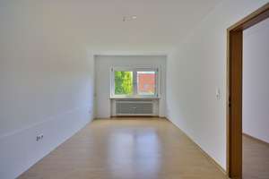 Sonnige 3-Zimmer-Wohnung mit Balkon und Garage im gewachsenen Wohngebiet von Nürnberg-Altenfurt – Die vollständige Adresse der Immobilie erhältst du vom Anbieter., 90475 Altenfurt, Moorenbrunn, Nürnberg – Vorschaubild 7