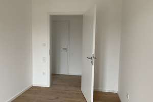 Für Rollstuhlfahrer geeignet! 4 Zimmer im Neubau + Loggia, Einbauküche, Tageslichtbad, Aufzug – Hildesheimer Straße 454, 30519 Döhren, Hannover – Vorschaubild 13