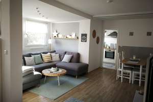 Helle Dachgeschosswohnung Nähe Schloßpark