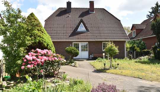 Bild von ***Ihr neues Zuhause mitten im Zentrum*Großzügiges EFH *Ebenerdiges Wohnen!*Garage, Kamin und mehr**