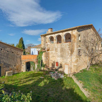 Originale Bauernhaus aus dem 13. Jahrhundert zur Sanierung im Alt Empordà, Girona