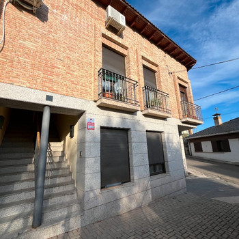 Helles Doppelhaus in Mataelpino