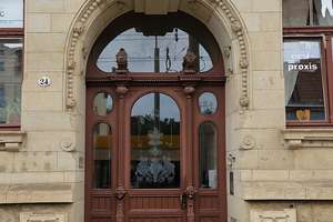 3,5 Zi, Balkon, Nähe Wasaplatz in historischen Gebäude, provisionsfrei – Lockwitzer Str. 24, 1219 Strehlen, Dresden – Vorschaubild 2