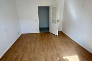 Kernsanierte 3-Zimmer-DG-Wohnung mit Wohnküche, neuer EBK und Sonnenterrasse in Eller – 40229 Eller, Düsseldorf – Vorschaubild 8