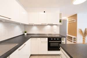 Frisch sanierte 2-RW im DG* neue EBK* Süd-Balkon* moderne Möblierung* Bad mit Wanne* AK* PKW-SP* – Am Weißiger Bach 30b, 1328 Weißig, Dresden – Vorschaubild 3
