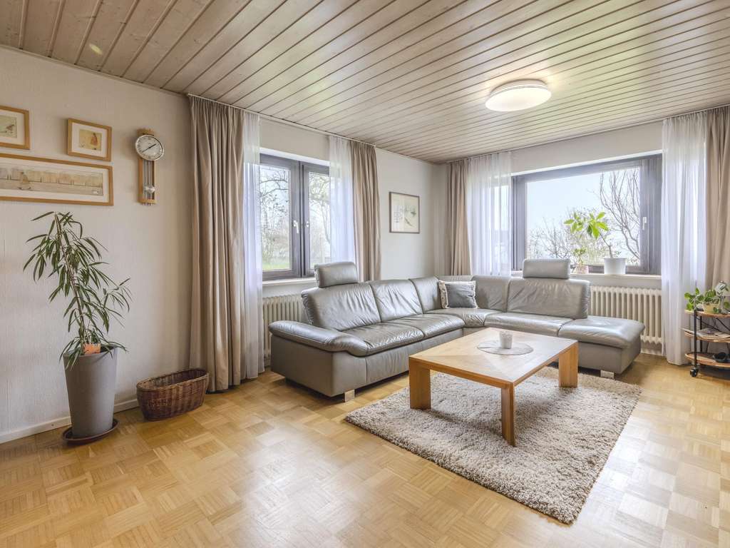 Immobilie in Altomünster - „Viel Platz mit Fernsicht“ als Ein- Zwei- bzw. Drei-Parteienhaus nutzbar - Bild 3