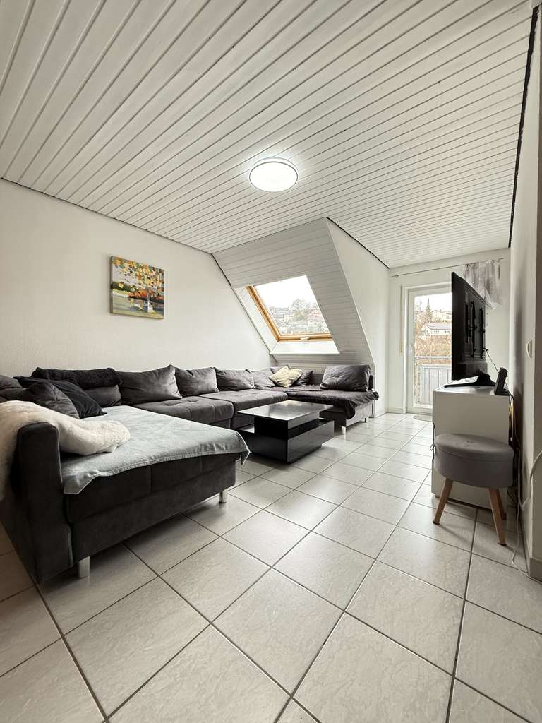 Immobilie in Haiterbach - Exklusive Maisonette-Wohnung mit Balkon und Carport - perfekt vermietet - Bild 2