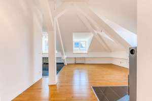 Über den Dächern Münchens – ein Zuhause voller Licht und besonderer Atmosphäre – Die vollständige Adresse der Immobilie erhältst du vom Anbieter., 80336 Sankt Paul, München – Vorschaubild 2
