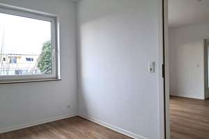 Modernisierte 4-Zimmer Wohnung zentral in Zuffenhausen - Balkon, Garage, Stellplatz und Gartenmitbe. – Die vollständige Adresse der Immobilie erhältst du vom Anbieter., 70435 Zuffenhausen-Schützenbühl, Stuttgart – Vorschaubild 13