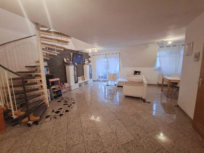 Moderne 3,5-Zimmer-Maisonette-Wohnung mit Balkon und Tiefgaragenstellplatz