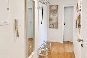 Wohnen mit Charakter – Möblierte Altbauwohnung in Oberkassel – Die vollständige Adresse der Immobilie erhältst du vom Anbieter., 40545 Oberkassel, Düsseldorf – Vorschaubild 2