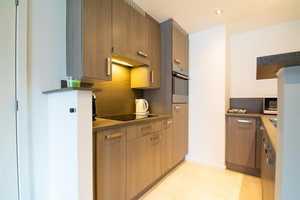 Stilvolle, modernisierte 2-Raum-Wohnung mit Einbauküche in Krefeld – Färberstraße 10, 47798 Krefeld – Vorschaubild 3