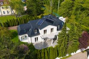 Großzügige Villa auf seltenem Grundstück in Grünwald – Die vollständige Adresse der Immobilie erhältst du vom Anbieter., 82031 Grünwald – Vorschaubild 2