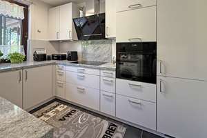 Großzügige 4-Zimmer-Wohnung mit Loggia, modernisiertem Duschbad und Tiefgaragenstellplatz – Wentzel  – Die vollständige Adresse der Immobilie erhältst du vom Anbieter., 22926 Ahrensburg – Vorschaubild 9
