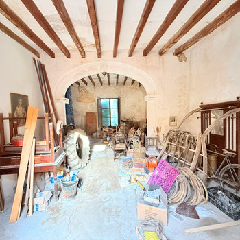 AUSSERGEWÖHNLICHES HERRENHAUS IN SANTA MARGALIDA