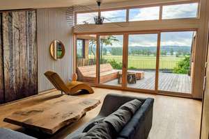 Traumhaftes Loftstudio mit grandiosem Blick in die Horlofftal-Auen.  Neubau Erstbezug. Möbliert.