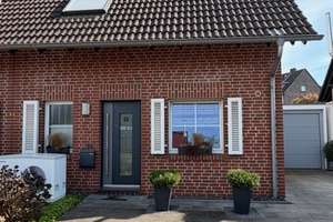 Wunderschöne Doppelhaushälfte in Rheinhausen-Oestrum - einziehen und wohlfühlen – An der Geis 69, 47228 Bergheim, Duisburg – Vorschaubild 1