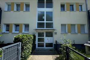 Hier wird Entspannung groß geschrieben: renovierte 2,5 Raum Wohnung mit Tageslichtbad und Balkon!