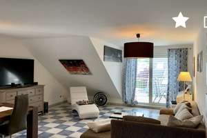 Wohnen mit Charakter: Helle 3–Zimmer Wohnung mit Balkon und EBK, Klima, Stellplatz