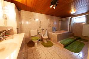 Urlaubsfeeling! Haus mit Wintergarten, riesiger Schwimm- und Fitnesshalle in Neuenhasslau! – Main-Kinzig-Kreis – Vorschaubild 37