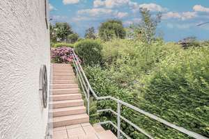 Über den Dächern von Sonnenberg!
Freistehendes Haus mit viel Platz in Wiesbadens Top Wohnlage! – Die vollständige Adresse der Immobilie erhältst du vom Anbieter., 65193 Sonnenberg, Wiesbaden – Vorschaubild 10