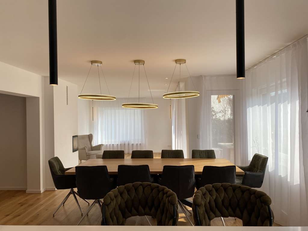 Immobilie in Anzing - Einfamilienhaus mit sonnigem Garten, Kamin und ausgebautem Souterrain! - Bild 3