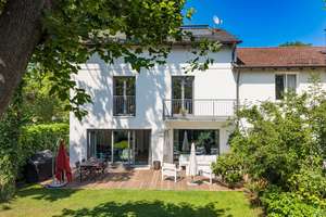 Herzogpark: Lichtdurchflutetes Familiendomizil mit schönem Garten, Balkon & luxuriöser Masteretage. – Die vollständige Adresse der Immobilie erhältst du vom Anbieter., 81925 Herzogpark, München – Vorschaubild 1