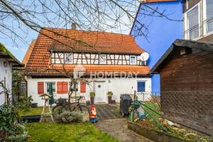 Schönes Bauernhaus mit 6 Zimmern und Garage in sehr guter Lage