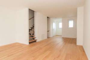 EXKLUSIVES STADTHAUS MIT % ZIMMERN UND GARTEN