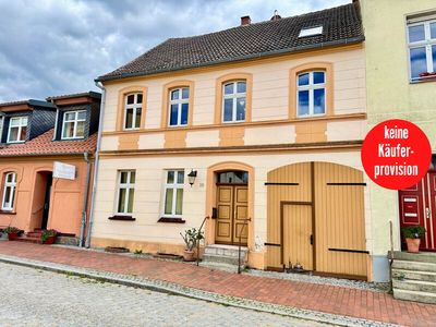 HORN IMMOBILIEN ++ Wohnhaus mit zwei Wohneinheiten und Gartengrundstück am See in Penkun