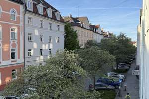 Über den Dächern von Neuhausen: 3 Zimmer, Traumblick & unschlagbar niedriges Wohngeld – Volkartstraße 63, 80634 Dom Pedro, München – Vorschaubild 4