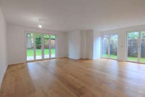 Stilvolle 3-Zimmer-EG-Wohnung mit gehobener Innenausstattung mit Terrasse und EBK – Däumlingstraße 4, 81739 Waldperlach, München – Vorschaubild 2
