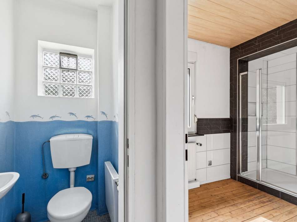 Badezimmer und Toilette Erdges