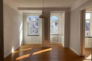 Großzügige, gut geschnittene 3-Zi-Wohnung mit Einbauküche und Balkon in zentraler Lage in Kiel Nord