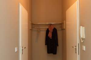 Möbliertes Wohntraum-Appartement mit Echtholzdielen & Einbauküche in Potsdam Groß Glienicke – Seeburger Chaussee 2, 14476 Groß Glienicke, Potsdam – Vorschaubild 6