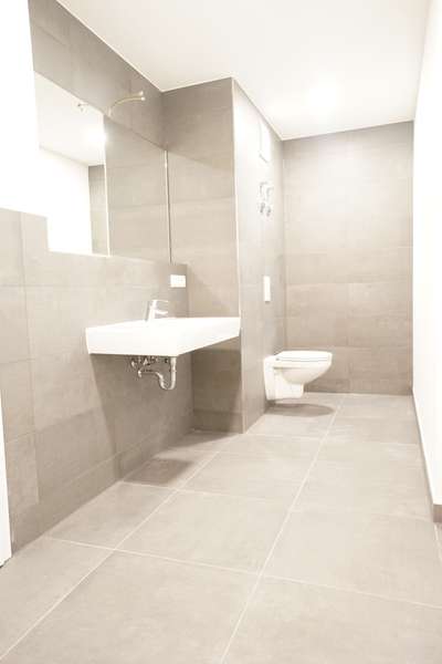 Modernes Badezimmer.jpg