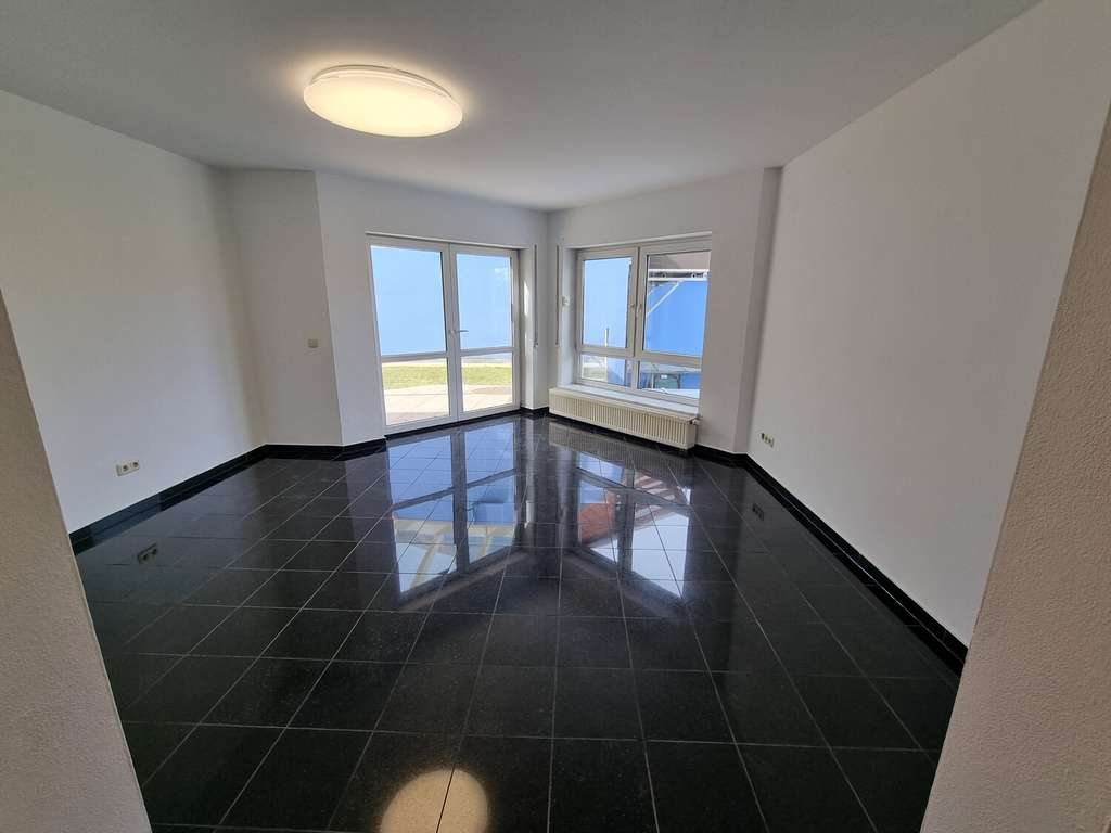 Immobilie in Deining - Ruhige Erdgeschoss-Wohnung mit Terrasse, Gartenanteil und 2 Stellplätzen - Bild 4