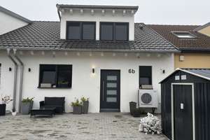 MA - BLUMENAU !!! Neuwertige & freiwerdende DHH mit großen Garten + 2 KFZ Stpl. / ENERGIE KLASSE A – Die vollständige Adresse der Immobilie erhältst du vom Anbieter., 68307 Sandhofen, Mannheim – Vorschaubild 1